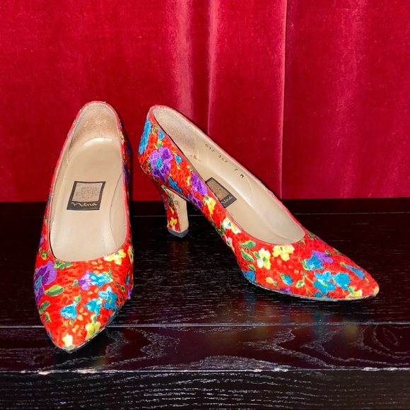 Vintage 80’s Floral Brocade Nina Heels - Picture 2 of 9